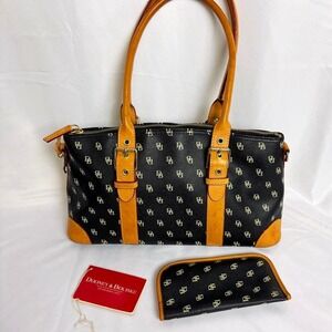 Y2K black dooney & Bourke signature satchel